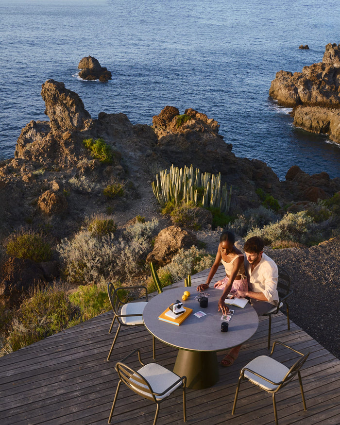 Kave Home - Tuintafel Tudons van aluminium met een groen tafelblad van
