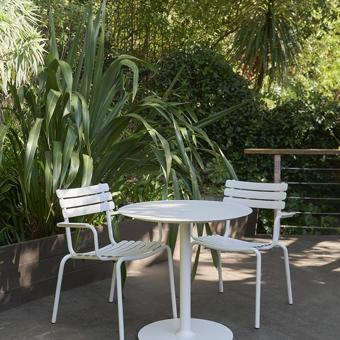 Houe Pico tuintafel Ø74 Muted white, rond onderstel