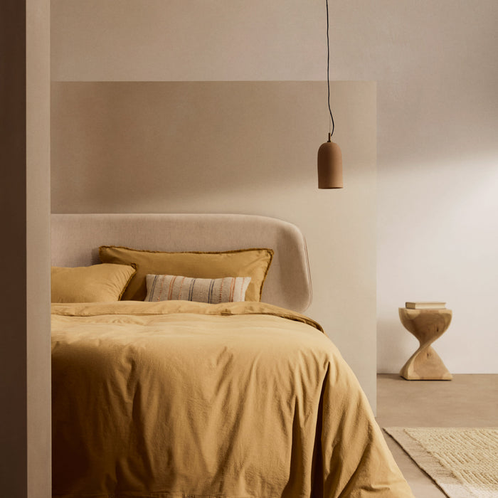 Kave Home - Octavia-bed in essen multiplex met wit gestoffeerd