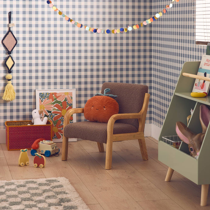 sweeek - Scandinavische kinderfauteuil in hout en boucléstof