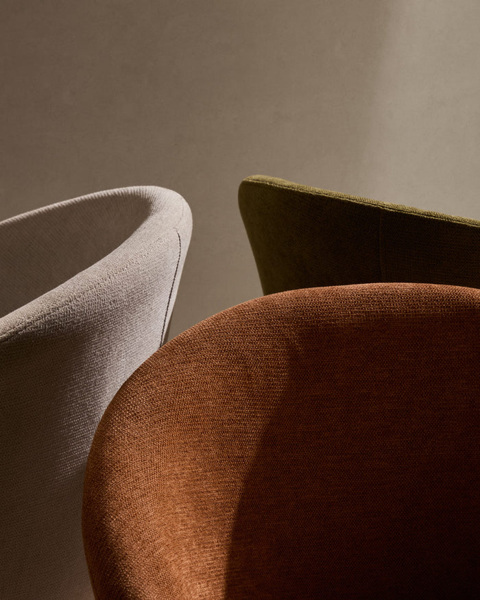 Kave Home - Marvin-draaistoel met groene chenille stof, massief