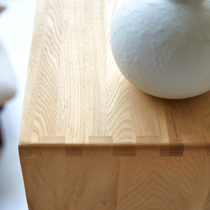 Tikamoon - Luis - Lage boekenkast van massief iepenhout en riet