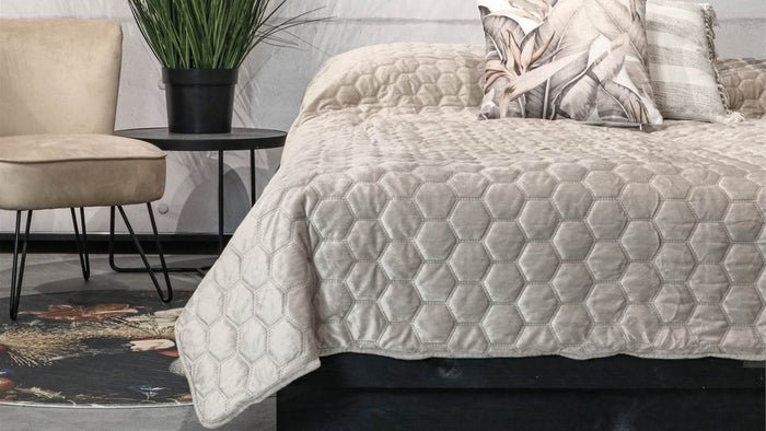 Unique Living - Bedsprei Peggy Dove White - 240x280cm