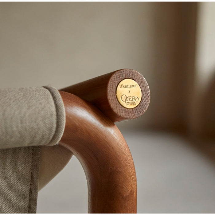 Tikamoon - Fauteuil van donker massief eikenhout en ecru stof