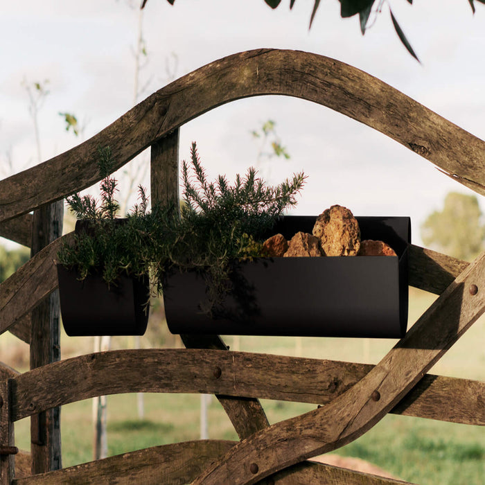 Ferm Living Uma Balkon Plantenbak S - Zwart