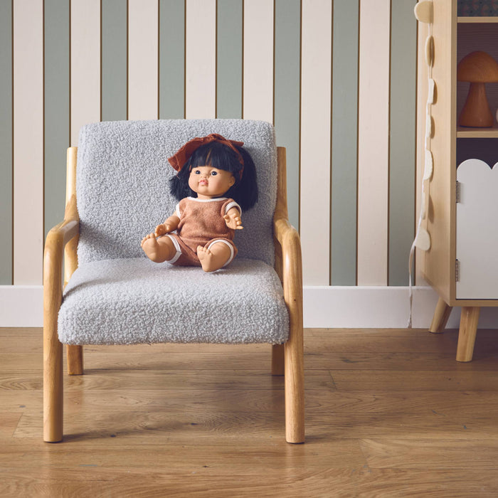 sweeek - Scandinavische kinderfauteuil in hout en boucléstof