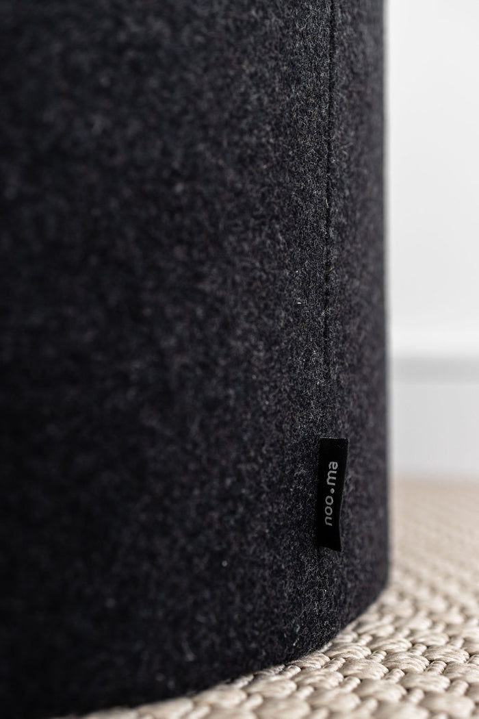 noo.ma FOLK Poef - Black Tie Wool
