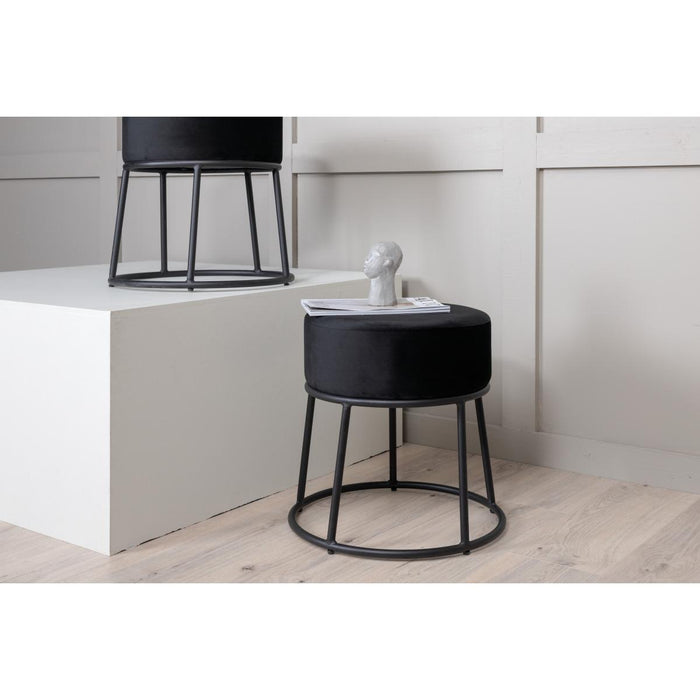 Svea - Nox poef - velvet - zwart