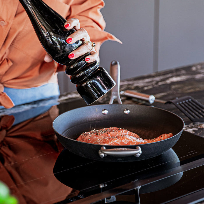 Sola Pannenset Juvia + Stahl Cookware koekenpannenset Gietijzer Lichtgewicht - ø 24 en 28 cm - 4 Delig