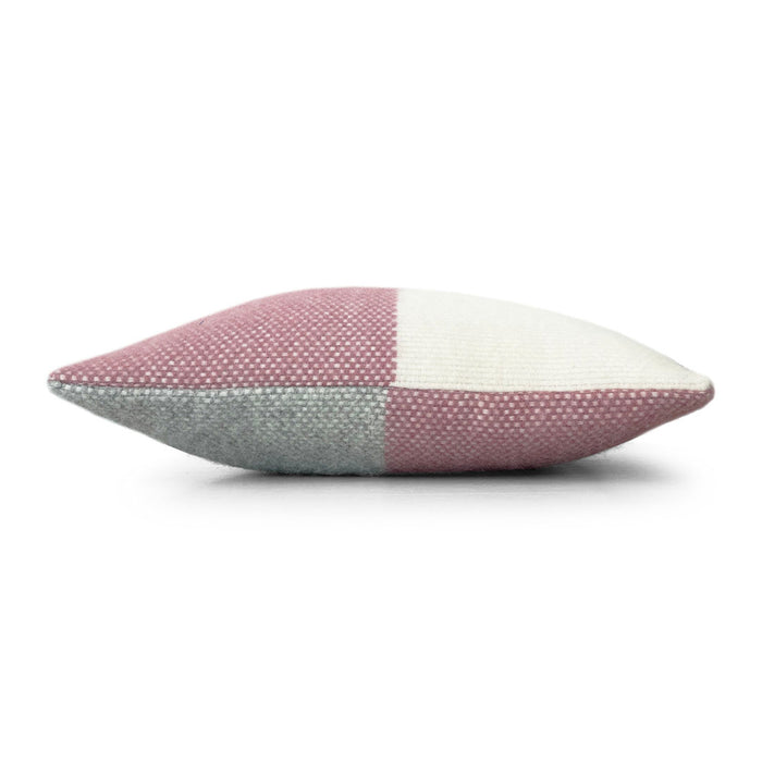 Malagoon Festivity Wool Sierkussen 45 x 45 cm - Dawn Pink