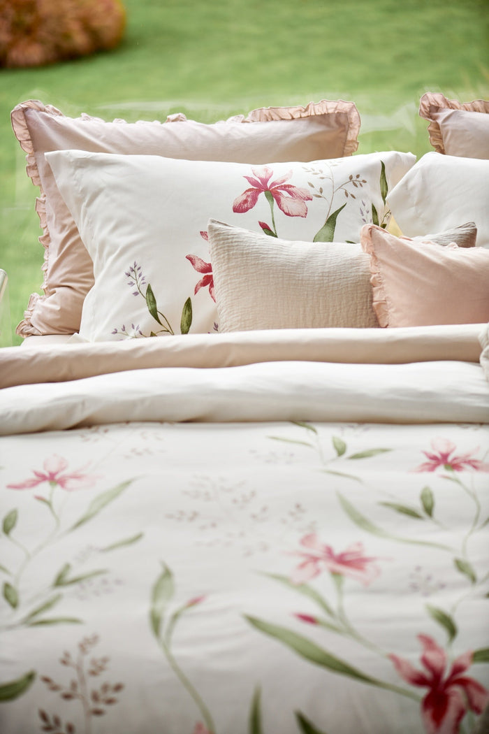 Serene Flower Dekbedovertrek Off | 200 x 200|220 cm | Ivoor