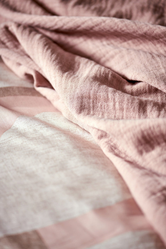 Echos Dekbedovertrek | 200 x 200|220 cm | Beige | Roze | Satijnkatoen