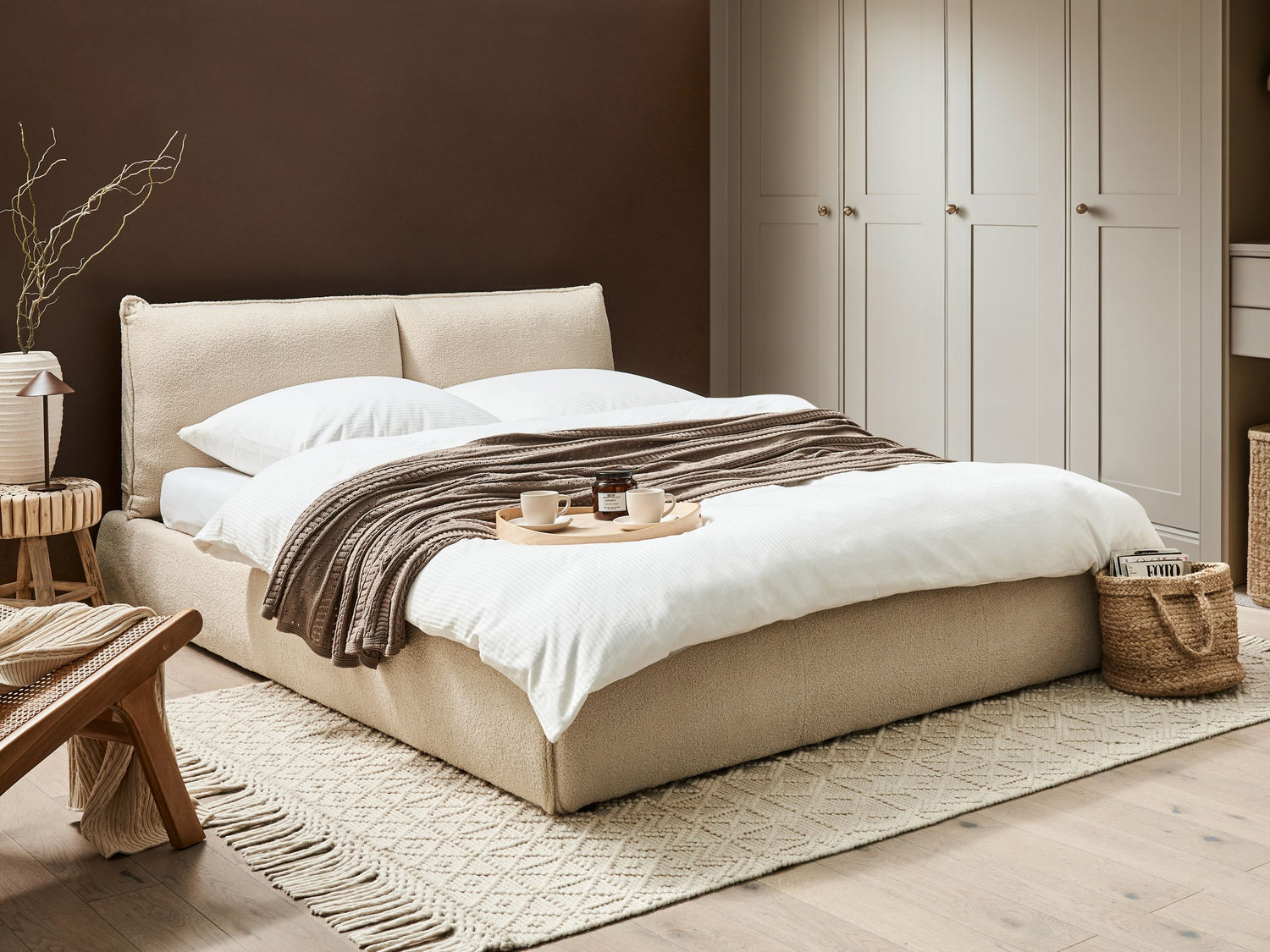 Beliani - VINAY - Tweepersoonsbed - Lichtbeige - 160 x 200 cm - Bouclé