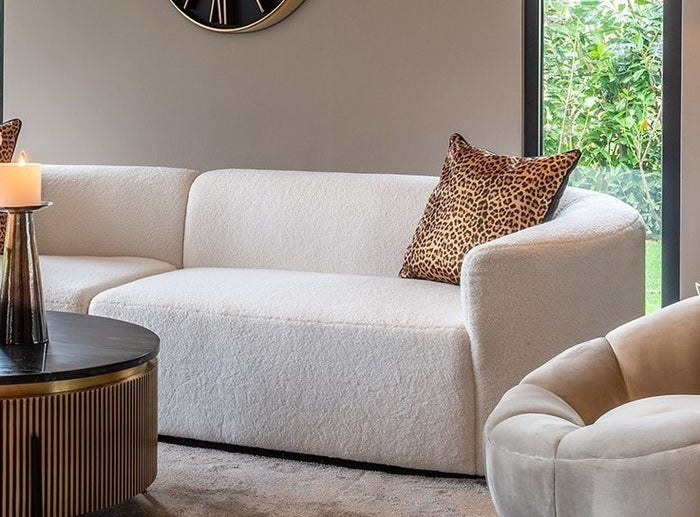 Richmond Interiors Grayson 4-Zits Bank Wit Furry