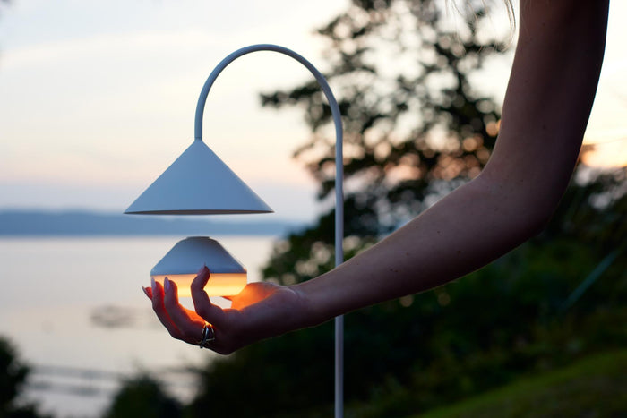 Frandsen Grasp tafellamp H72 LED oplaadbaar matt white