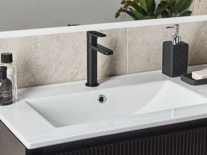 Beliani - COLHUE - Enkele wastafelkraan - Zwart - 18 cm - Messing