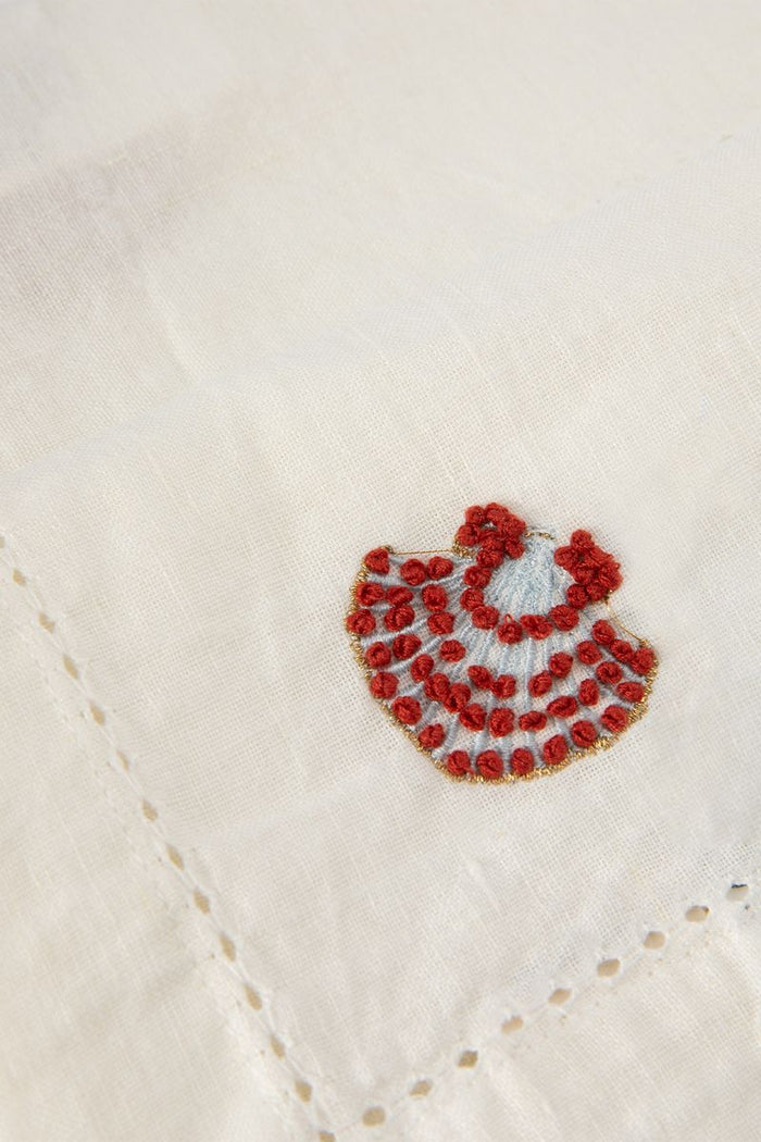 Sissy-Boy Set van 2 witte servetten met schelp-2st.