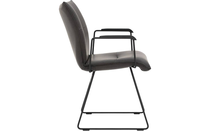 Goossens  Eetkamerstoel Nica, Armleuning met zwart houten armlegger -