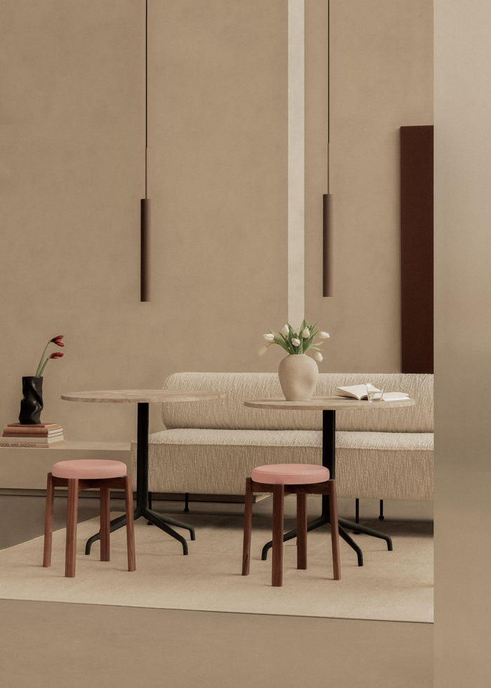 Audo Copenhagen Passage kruk H48 walnoot Vidar Burgundy 0693