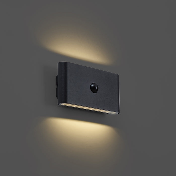 QAZQA Wandlamp zwart lux sensor magnetisch incl. LED oplaadbaar -