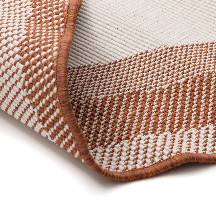 Interieur05 Organisch gevormd buitenkleed Loop Stone Roest