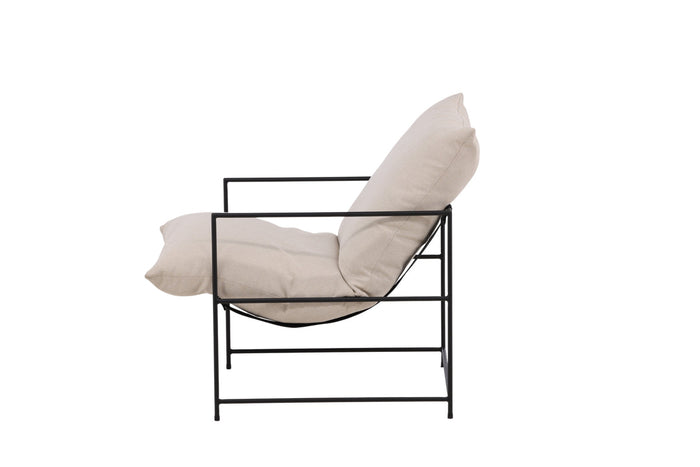 Rebellenclub Amore Fauteuil - Beige met Zwart Stalen Frame