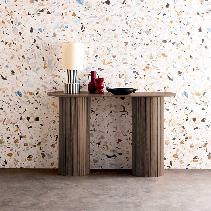 sweeek - Scandinavische ovale sidetable met groeven effect hout