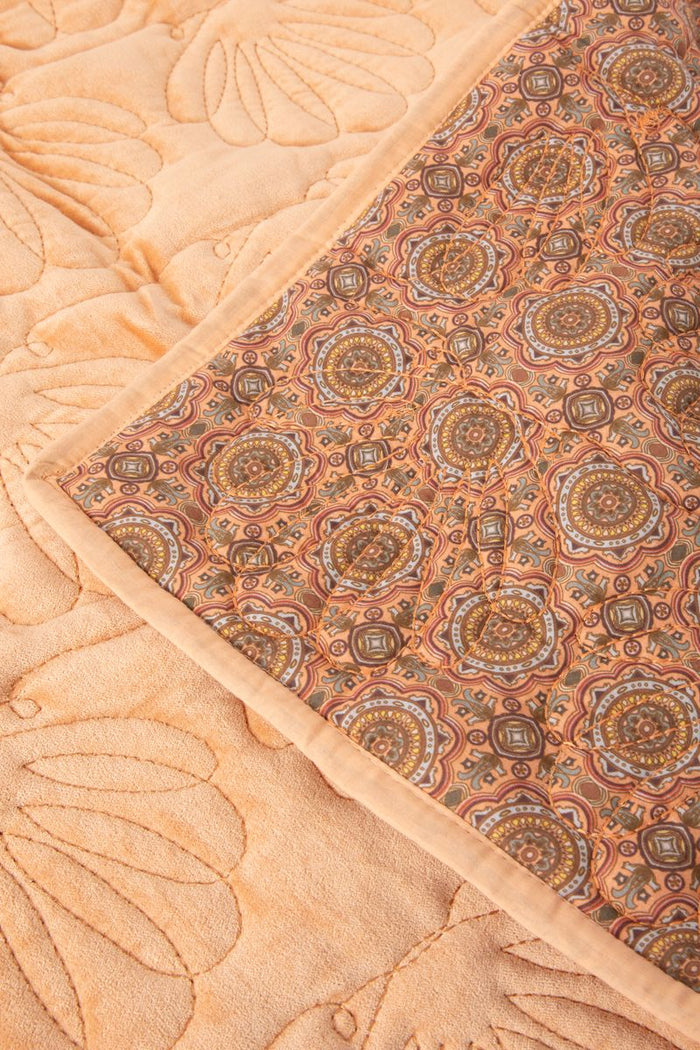 Sissy-Boy Lichtoranje sprei met schelpen (130x180 cm)