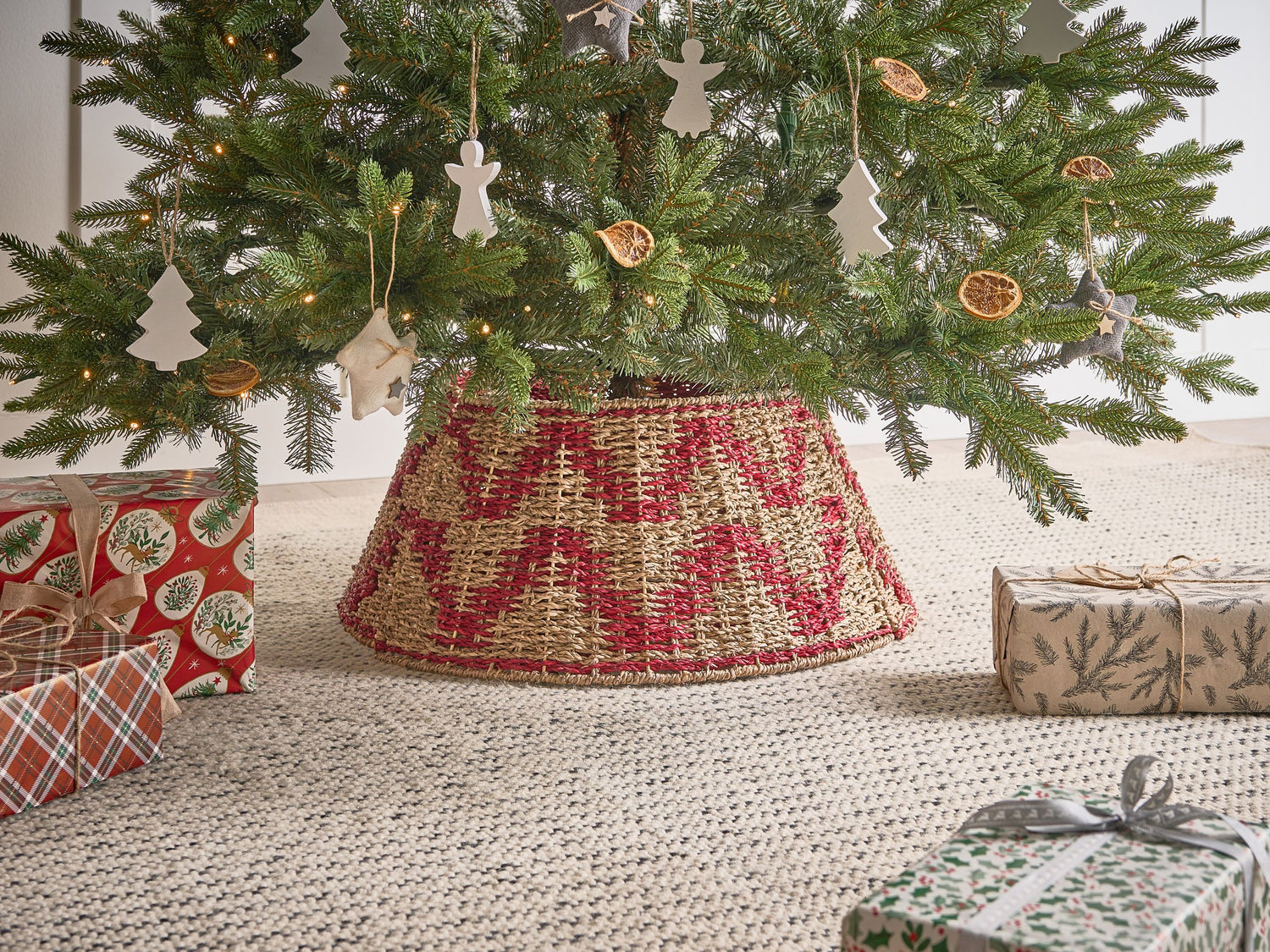 Beliani - GLACE - Kerstboomrok - Naturel|Rood - ⌀ 60 cm - Zeegras