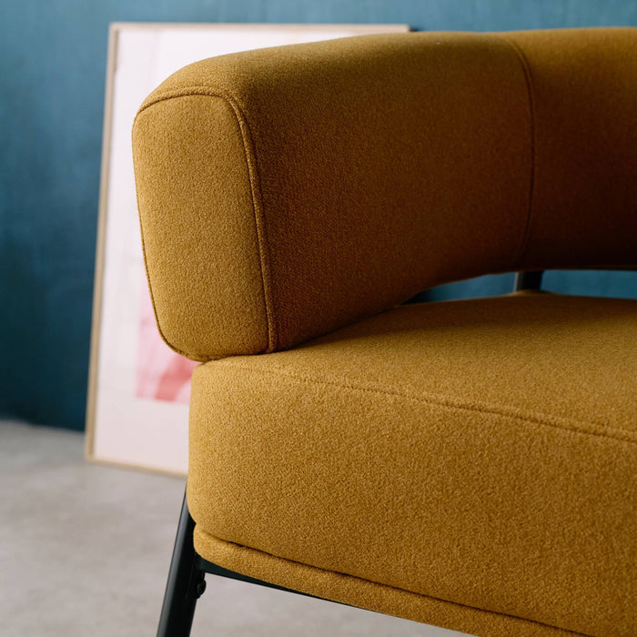 sweeek - Fauteuil stof gebogen rugleuning metalen frame