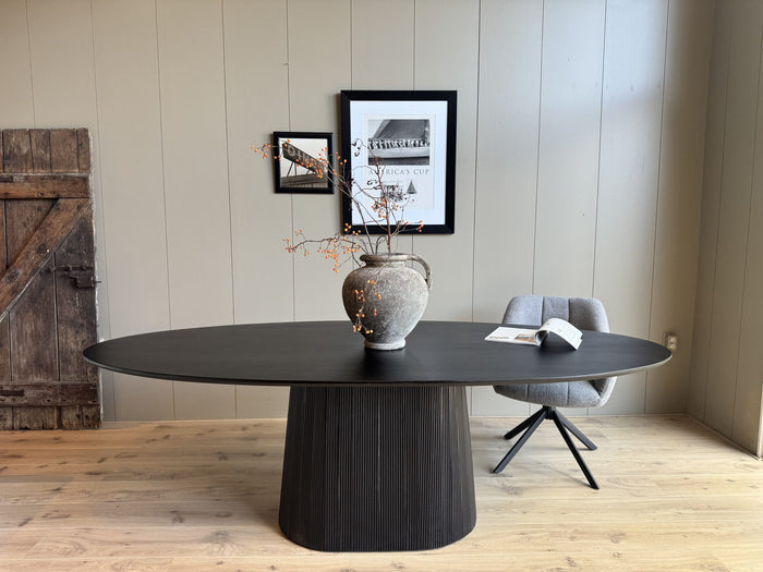Old Inn - Eetkamertafel Rome ovaal 160cm Zwart