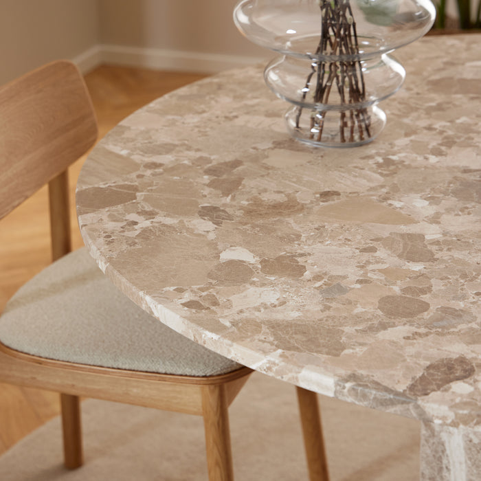 by fonQ Mareo Eettafel