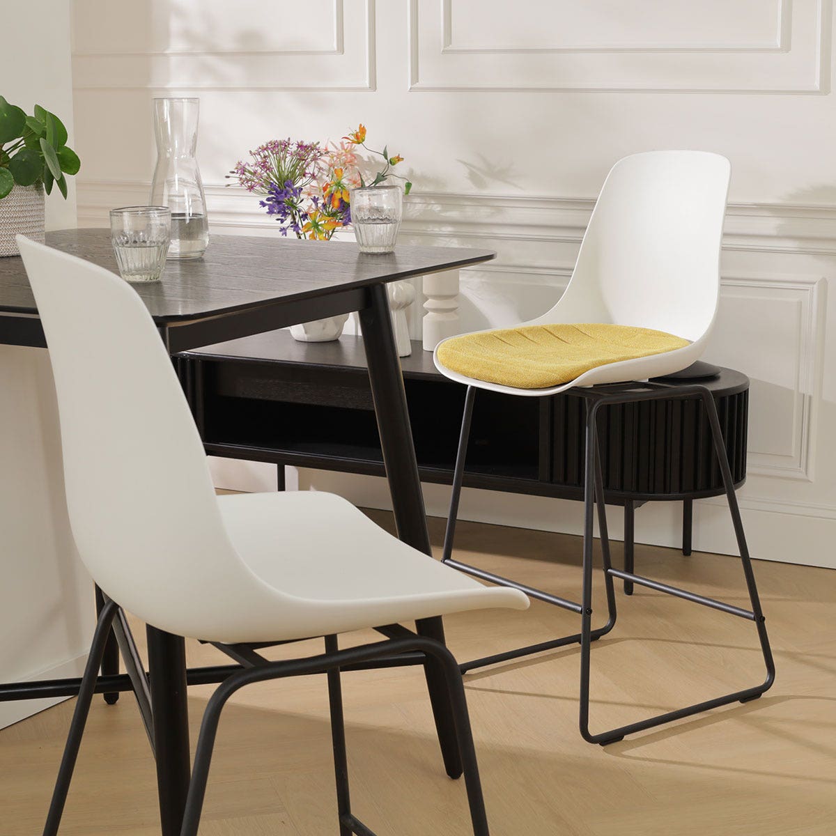 Nolon Nino-Liv Barkruk Wit - Okergeel Kussen - Zwart Frame - 65cm