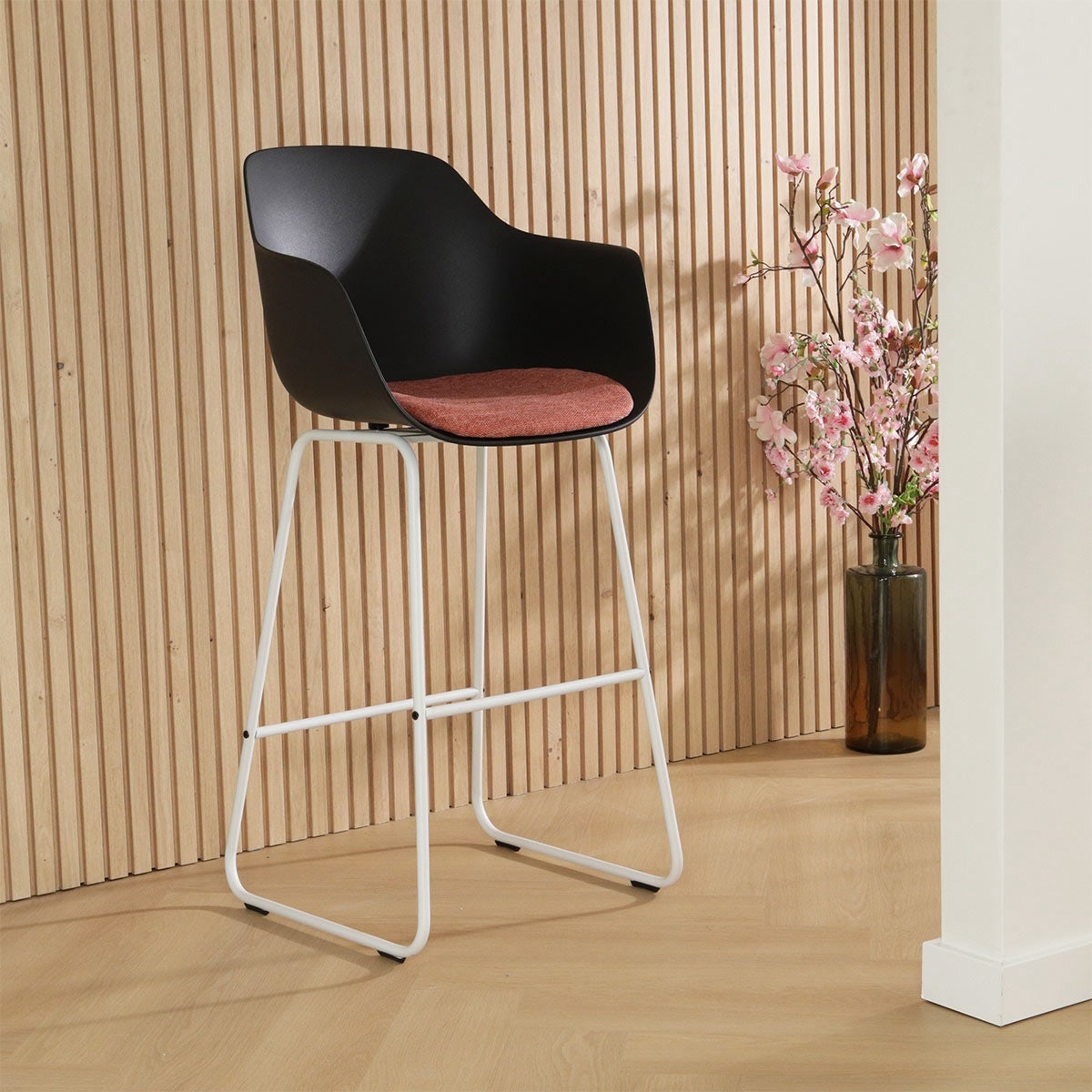 Nolon Nino-Liz Barkruk Zwart - Terracotta Kussen - Wit Frame - 65 cm