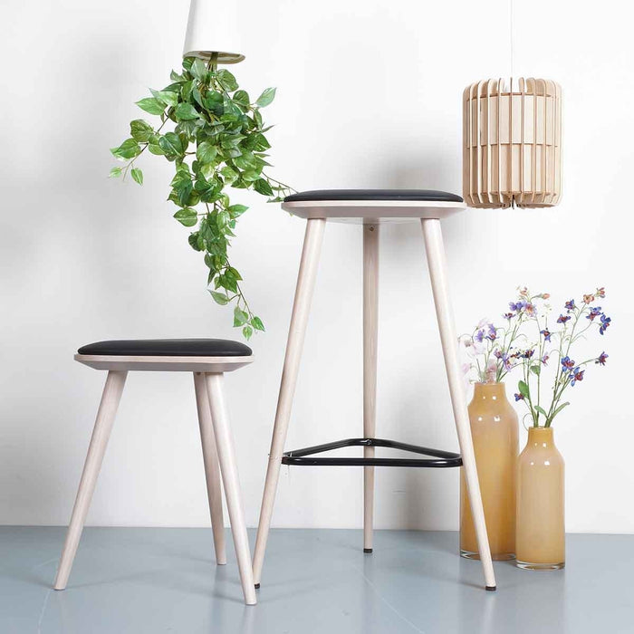 Fameg Finn Houten Krukje met Zwarte Zitting - Whitewash