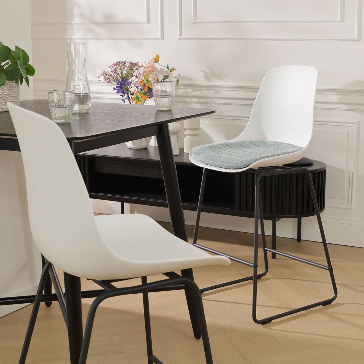 Nolon Nino-Liv Barkruk Wit - Zacht Groen Kussen - Zwart Frame - 75 cm