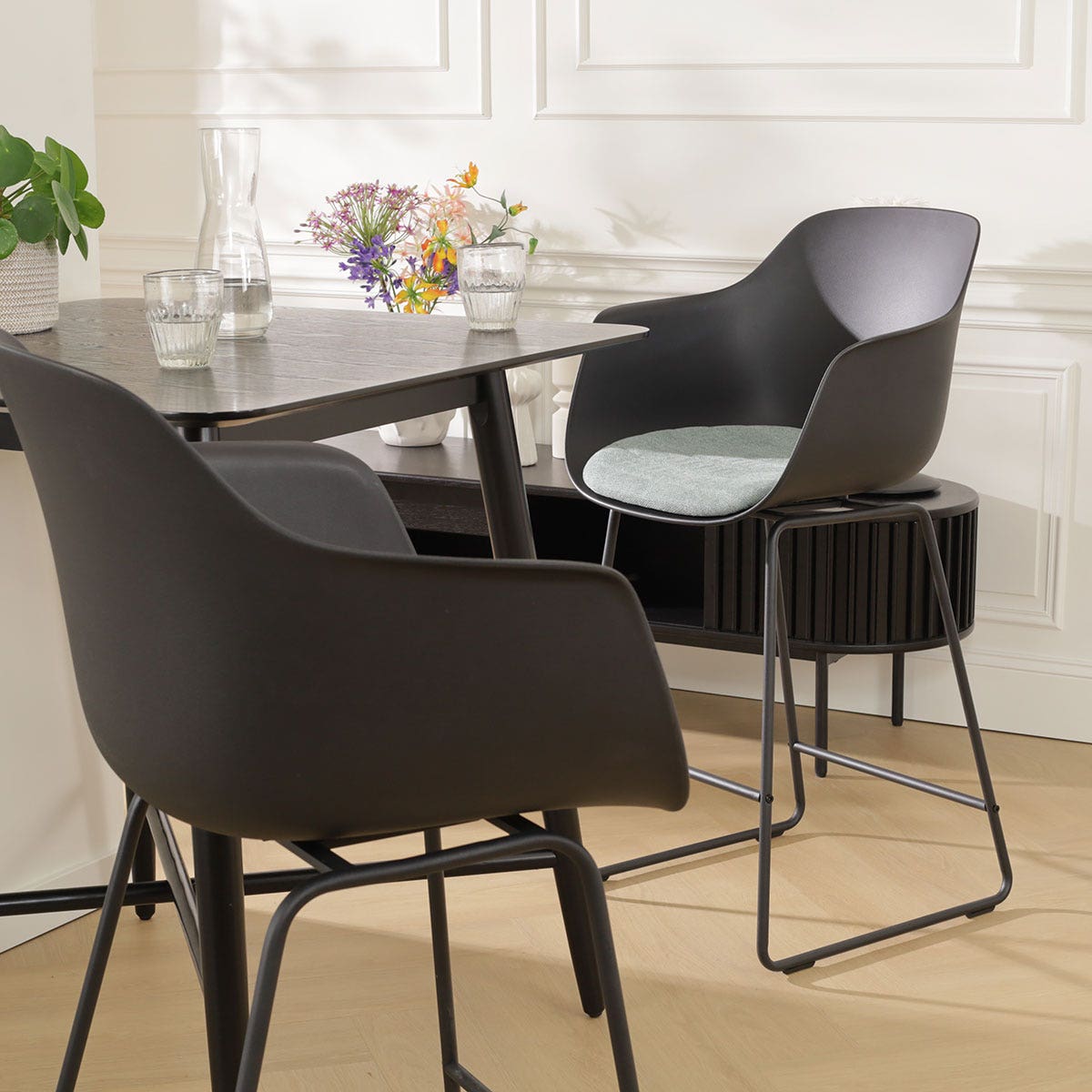 Nolon Nino-Liz Barkruk Zwart - Zachtgroen Kussen - Zwart Frame - 75 cm