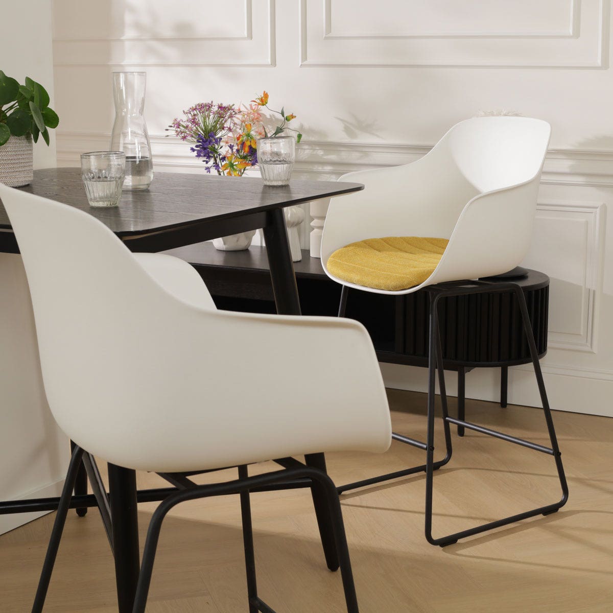 Nolon Nino-Liz Barkruk Wit - Okergeel Kussen - Zwart Frame - 75 cm