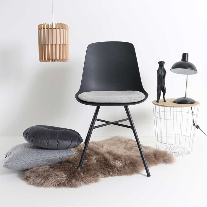 Nolon Noa-Liv Eetkamerstoel Zwart - Lichtgrijs Kussen - Zwarte Poten