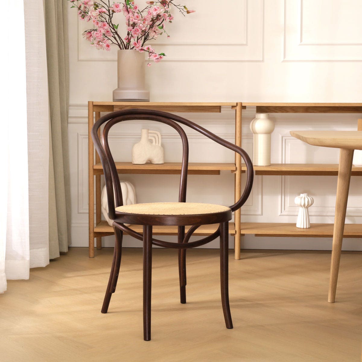 Fameg Venice No. 9 Eetkamerstoel Walnoot - Armleuning - Rotan Zitting