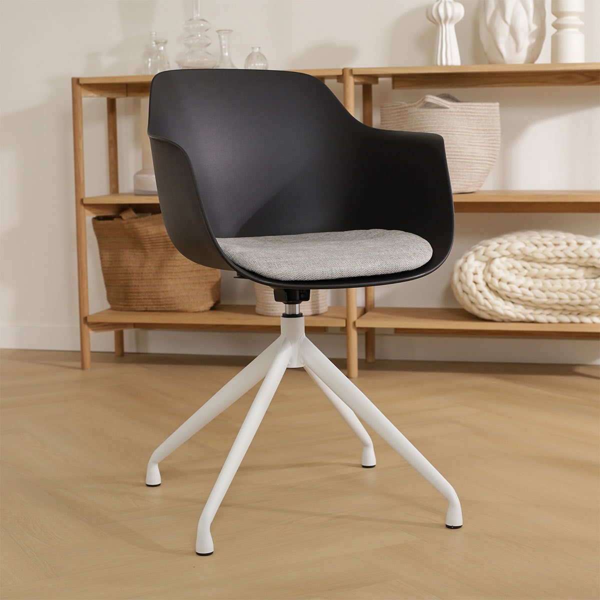 Nolon Nola-Liz Eetkamerstoel Zwart - Lichtgrijs - Draaibaar - Wit