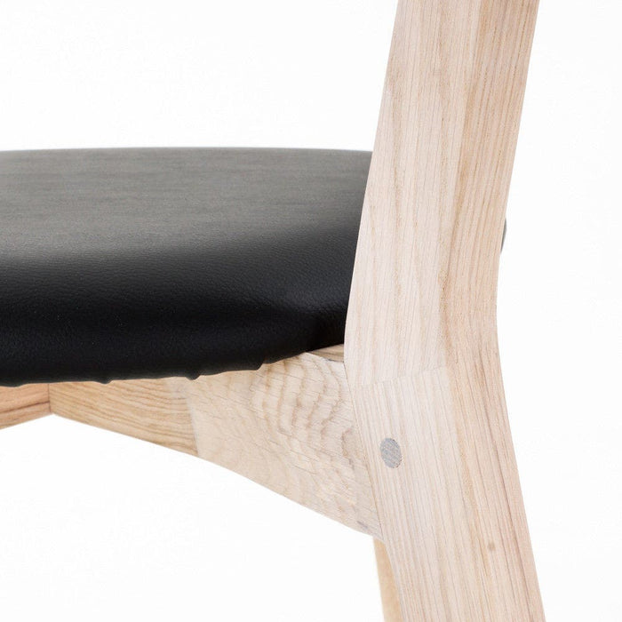 Rowico Home Ami Eikenhouten Eetkamerstoel Whitewash - Zwart Zitkussen