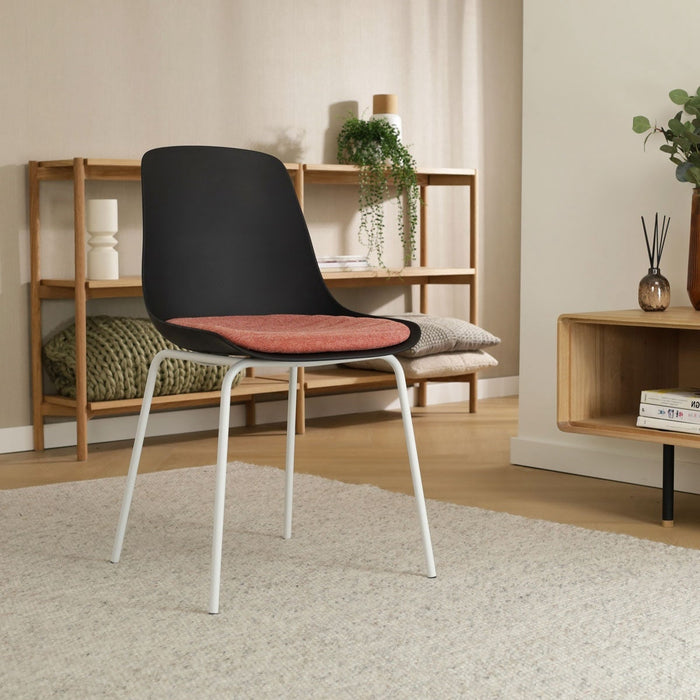 Nolon Nora-Liv Eetkamerstoel Zwart - Terracotta Kussen - Witte Poten