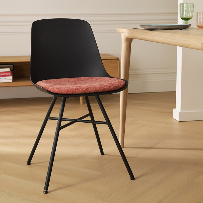 Nolon Noa-Liv Eetkamerstoel Zwart - Terracotta Kussen - Zwarte Poten