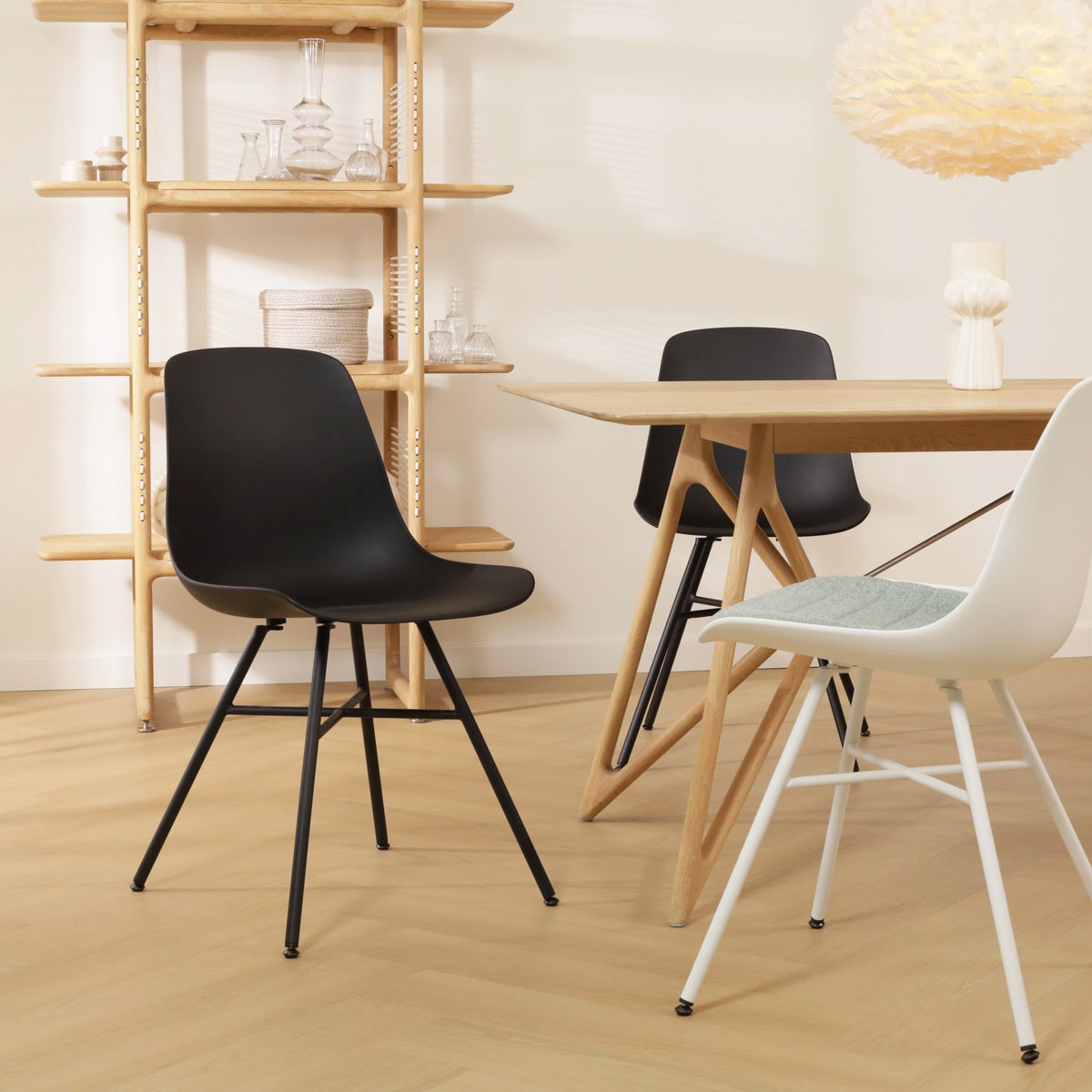 Nolon Noa-Pip eetkamerstoel zwart - wit onderstel