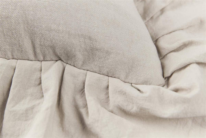 KAAT Amsterdam sierkussen Faby sand