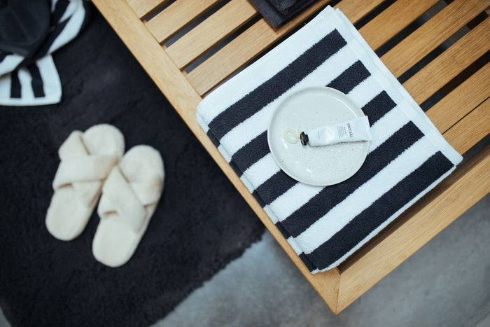 Handdoek Verona Stripes Off Black | 70 x 140 cm | Zwart | Wit | Katoen