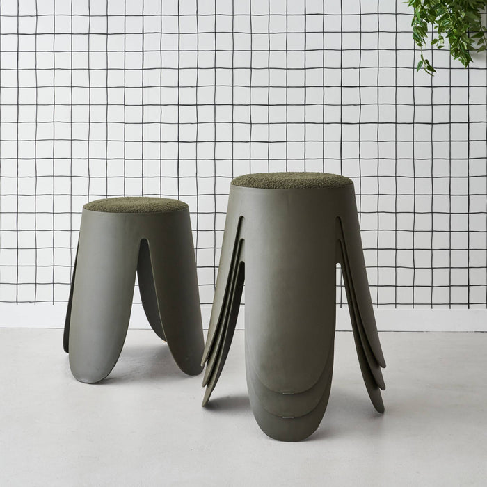 sweeek - Set van 4 stapelkrukken in boucléstof