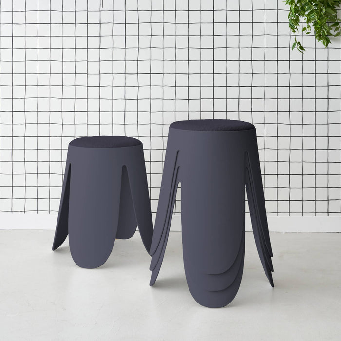 sweeek - Set van 4 stapelkrukken in boucléstof