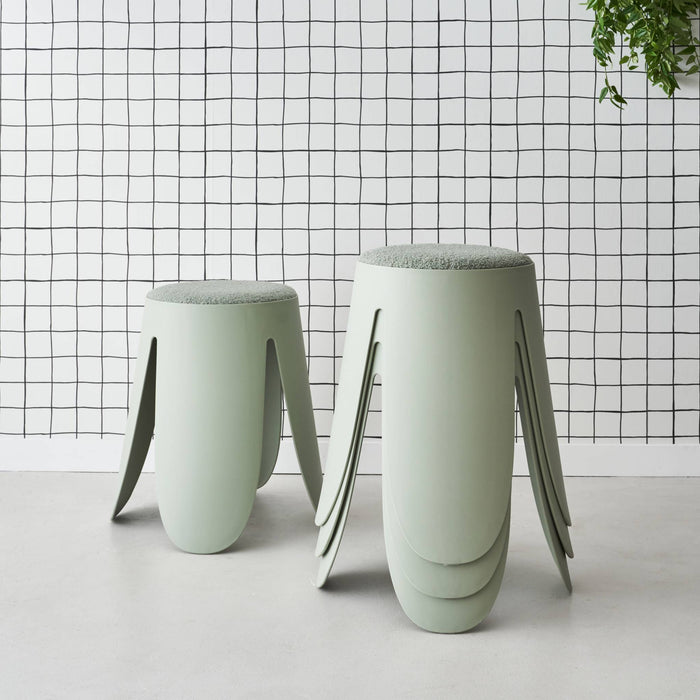 sweeek - Set van 4 stapelkrukken in boucléstof